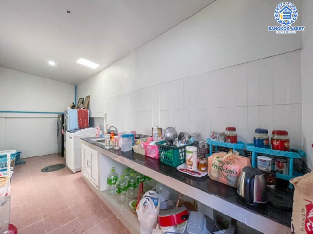 *****บ้านแฝดมือสองชั้นเดียว ย่านนนทบุรี ม.อุดมทรัพย์ บางศรีเมือง บนเนื้อที่ 31.6 ตร.ว. มาพร้อมฟังก์ชัน 3 ห้องนอน 2 ห้องน้ำ จอดรถ 1 คัน แถมฟรี เครื่องปรับอากาศ 1 เครื่อง บนทำเลศักยภาพ เชื่อมต่อถนนหลายเส้นทาง ใกล้จุดขึ้นทางด่วนฉลองรัช